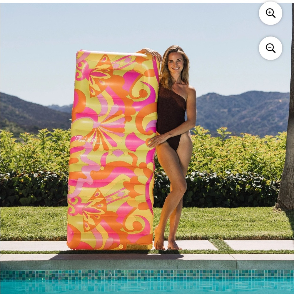 Funboy float - Vibrant Multicolor Pool Float - Picture 4 of 7